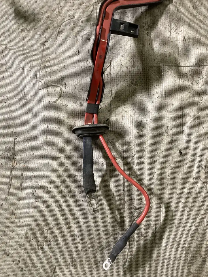 BMW 3 F30 F35 F31 (2012 - 2018) 9316576 Плюсовой провод аккумулятора — фото 2
