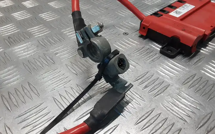 BMW 3 F30 F35 F31 (2012 - 2018) 922775204 Плюсовой провод аккумулятора — фото 3