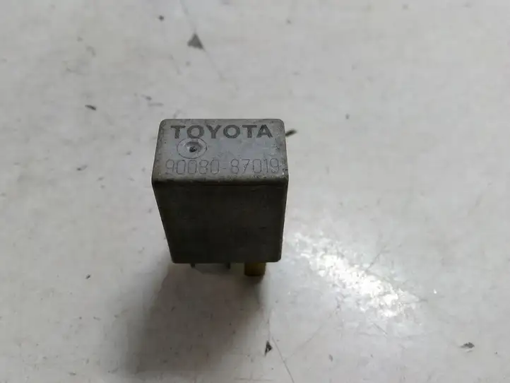 Toyota Corolla Verso E121 (2004 - 2007) 9008087019 Другое реле — фото 1