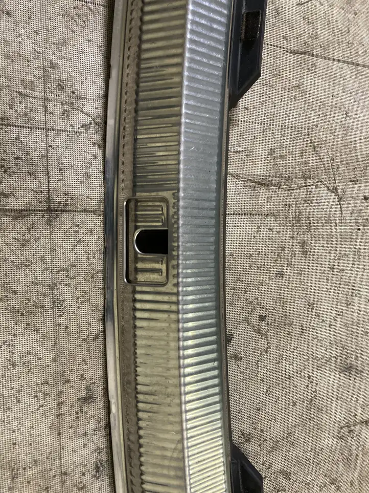 Audi A4 Allroad B8 (2009 - 2011) 8K9864483A Отделка порога багажника — фото 3