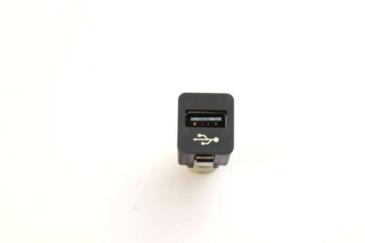 9167196 BMW X3 F25 USB jungtis