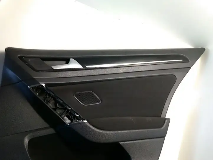 Volkswagen Golf VII (2013 - 2019) 5G6867212 Обшивка задней двери — фото 2