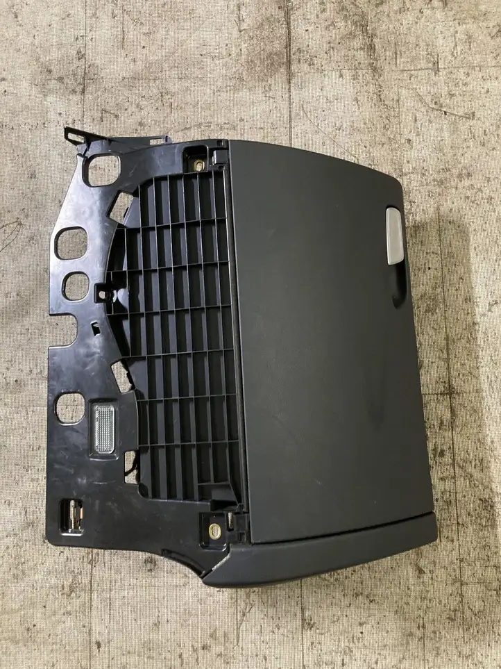 Audi A4 Allroad B8 (2009 - 2011) 8K1857035 Бардачок в сборе — фото 1