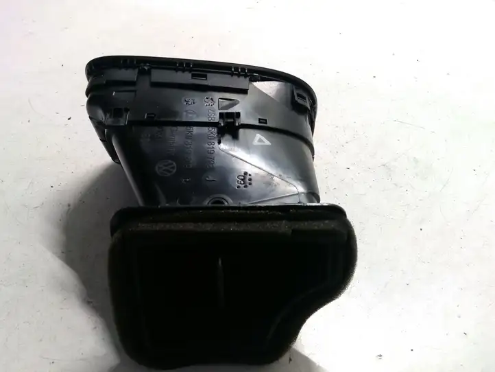 Volkswagen Golf VI (2009 - 2013)  5K0819703J Боковая воздушный дефлектор