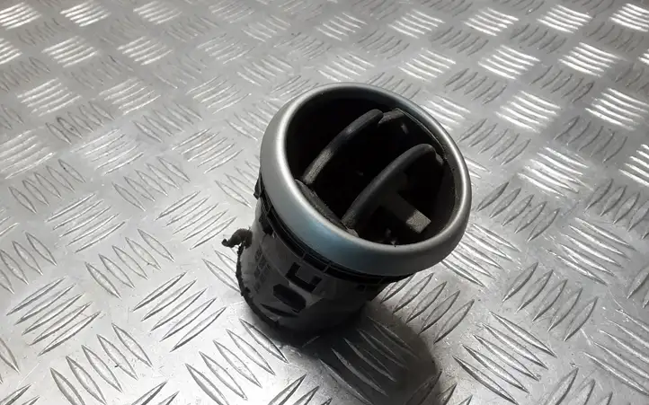 Nissan Qashqai (2006 - 2010) 68760JD10A Центральный воздушный дефлектор — фото 2