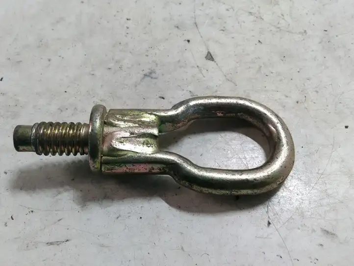 Ford Fiesta (2000 - 2005) Буксировочная петля — фото 1