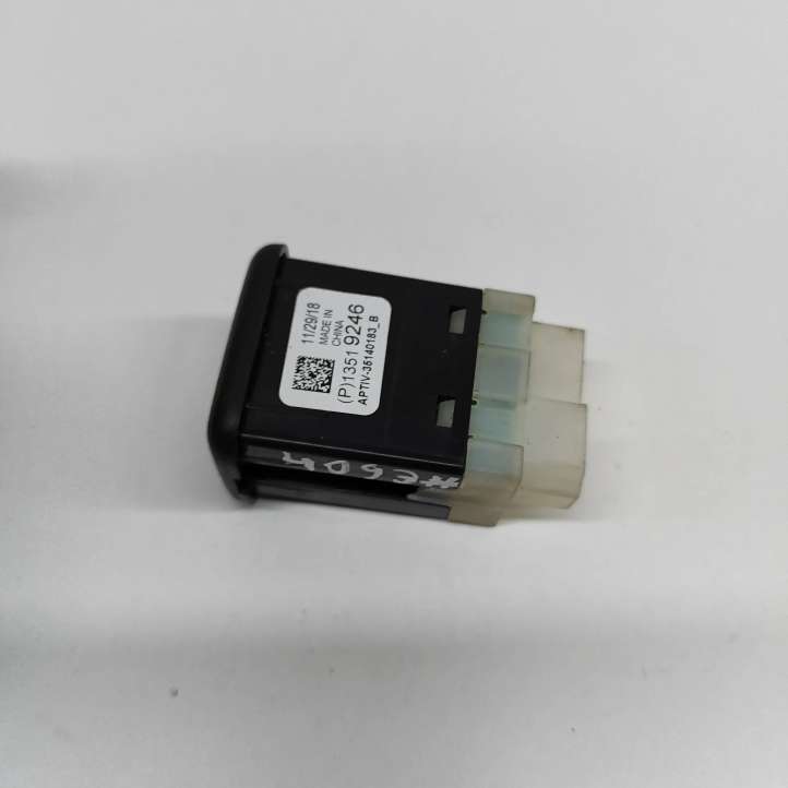 13519246 Opel Corsa E USB jungtis