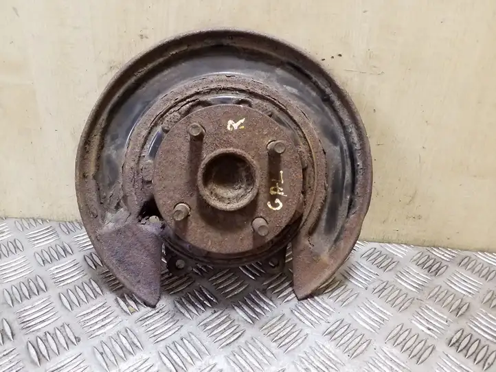 Toyota Corolla E120 E130 (2000 - 2004)   Задний поворотный кулак (ступица, цапфа)