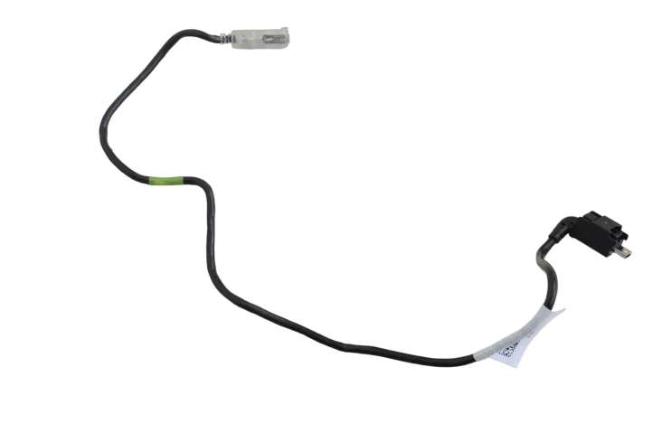 104753700C Tesla Model S USB jungtis