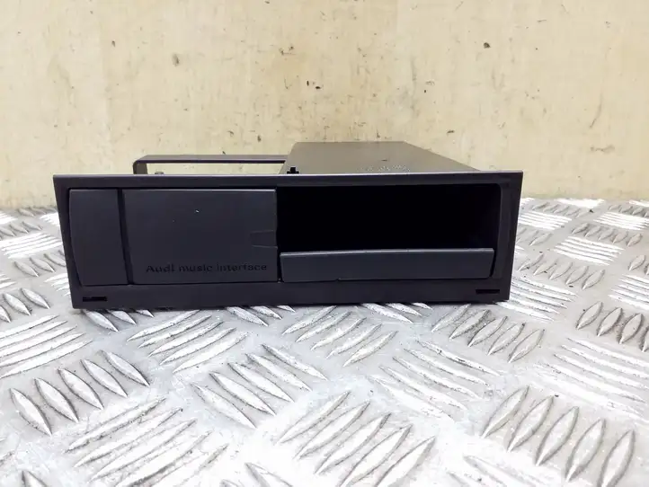 Audi A5 (2007 - 2011)  041762000 Другая деталь салона