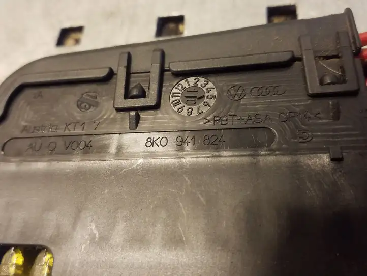 Audi A4 S4 B8 8K (2007 - 2011) 8K0941824 Блок предохранителей — фото 2