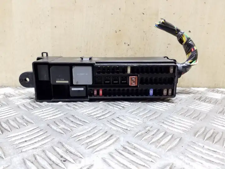 Ford Focus (2011 - 2015) AV6T14K131AB Блок предохранителей — фото 1