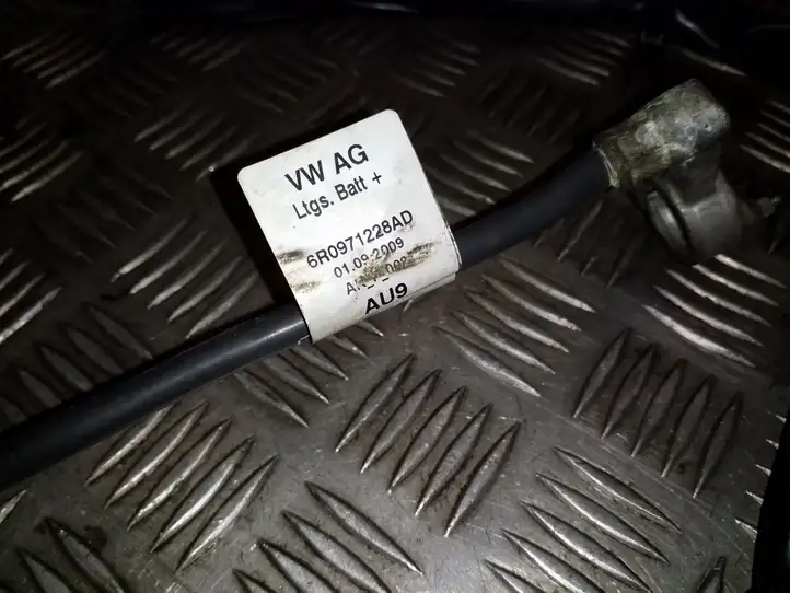 Seat Toledo IV (NH) (2011 - ) 6R0971228AD Плюсовой провод аккумулятора — фото 2