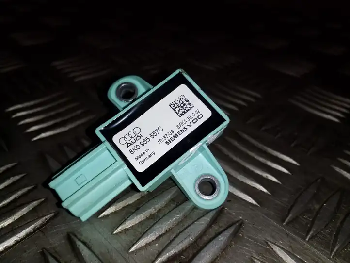 Audi A4 (2007 - 2011)  8K0955557C Датчик удара надувных подушек