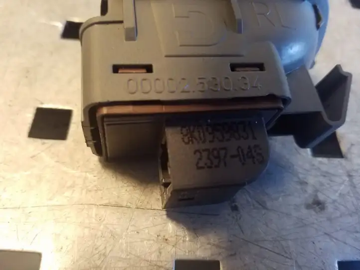 Audi A5 8T 8F (2007 - 2011) 8K0959831 Кнопка закрытия крышки багажника — фото 3