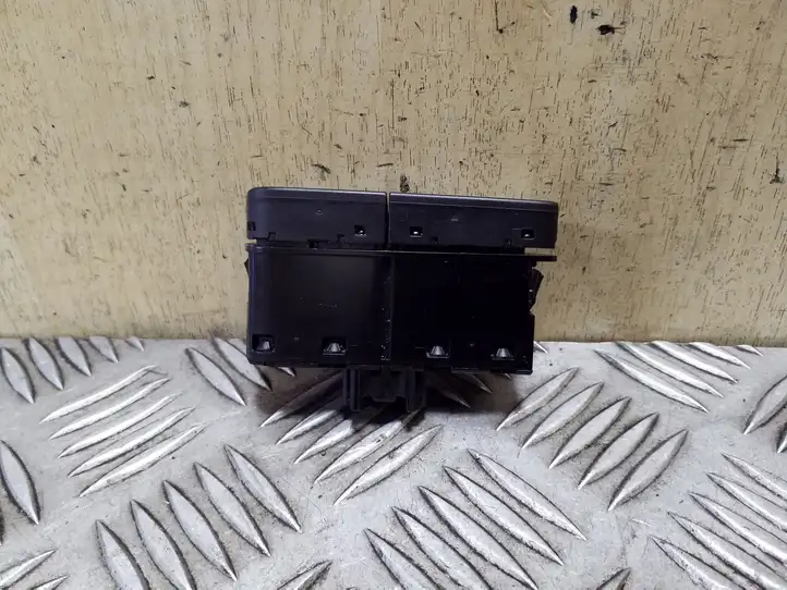 Ford Focus (2011 - 2015) AM5T18K574AC Кнопка обогрева стекла — фото 5