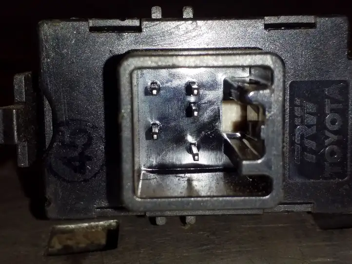 Toyota Corolla E120 E130 (2000 - 2004) 8481002041 Кнопка стеклоподъемников — фото 4