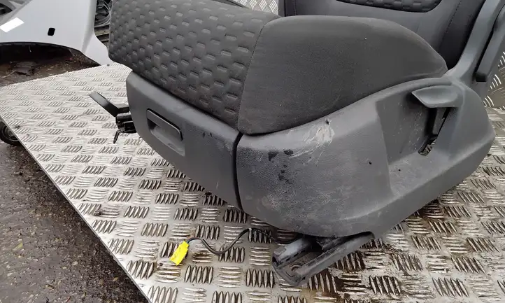 Volkswagen Tiguan (2007 - 2011) Переднее сиденье водителя — фото 2
