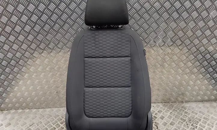 Volkswagen Tiguan (2007 - 2011) Переднее сиденье водителя — фото 3