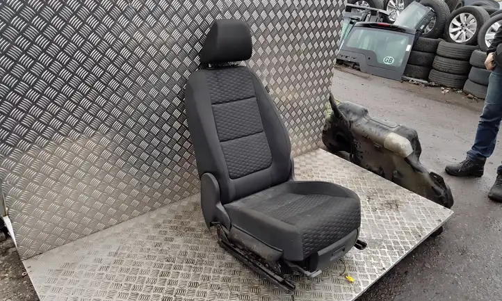 Volkswagen Tiguan (2007 - 2011) Переднее сиденье водителя — фото 6