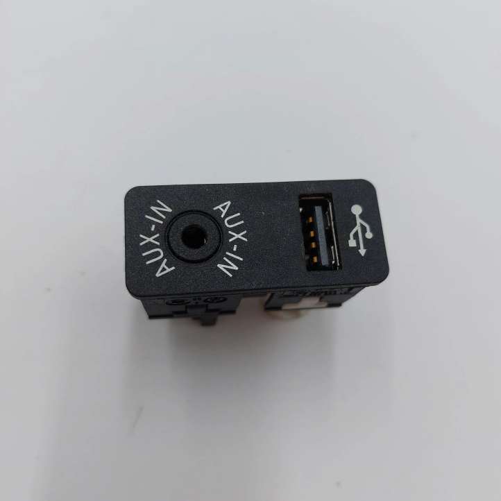 84109229246 Mini Cooper Countryman R60 USB jungtis