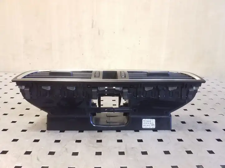 Seat Toledo IV (NH) (2011 - ) 5JA820951B Центральный воздушный дефлектор — фото 2