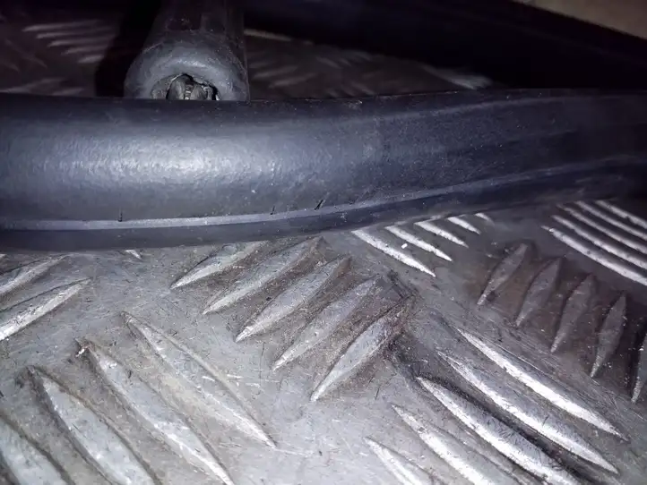 Kia Sorento (2009 - 2014) Уплотнитель передней двери (кузов) — фото 2