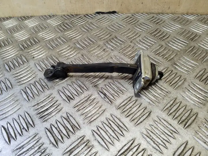 Chevrolet Captiva (2011 - 2013)   Ограничитель открывания задней двери