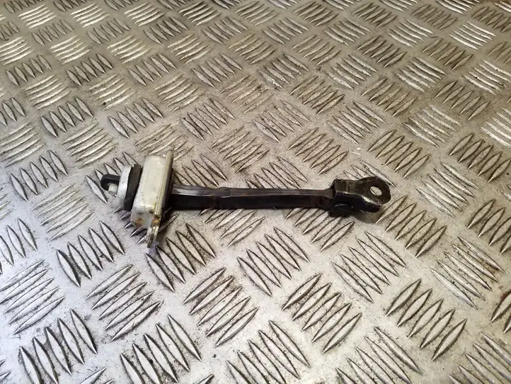 Chevrolet Captiva (2011 - 2013)   Ограничитель открывания задней двери