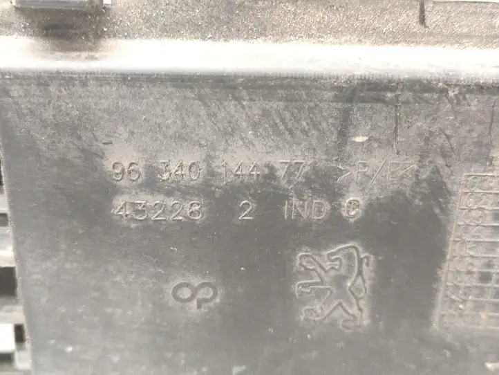 Peugeot 307 CC (2001 - 2005) 9634014477 Нижняя решетка переднего бампера — фото 2