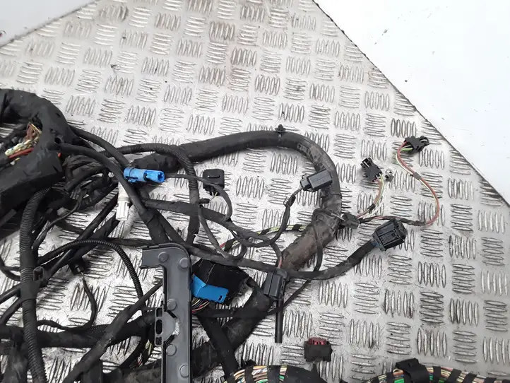 BMW 5 E60 E61 (2004 - 2010) 9127768 Прочая электропроводка — фото 4