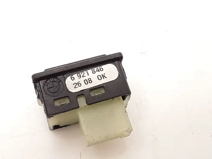 BMW 5 E60 E61 (2004 - 2010) 6921846 Кнопка закрытия крышки багажника — фото 3