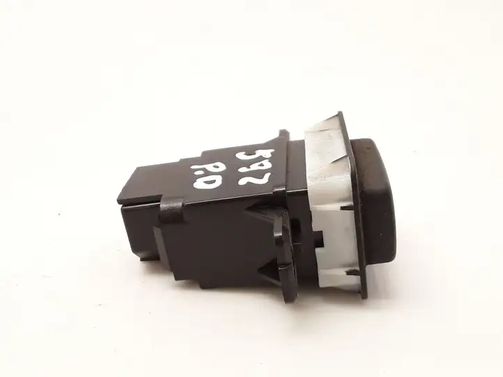 Honda Accord (2008 - 2016) M26983 Кнопка закрытия крышки багажника — фото 4