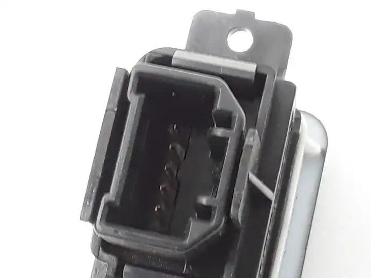 Honda Accord (2008 - 2016) M26983 Кнопка закрытия крышки багажника — фото 7
