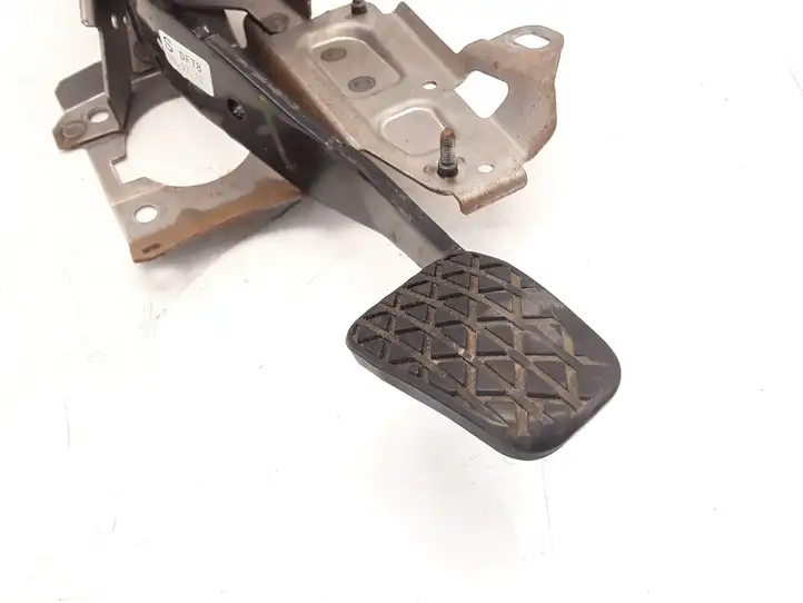 Mazda 2 (2007 - 2010) Педаль сцепления — фото 3