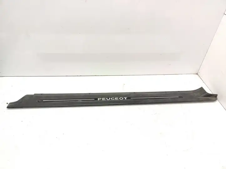 Peugeot 406 (1999 - 2006) ZU06480410 Внутренняя отделка переднего порога — фото 1