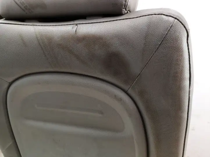 Kia Carnival (2006 - 2014) Второй ряд сидений — фото 12
