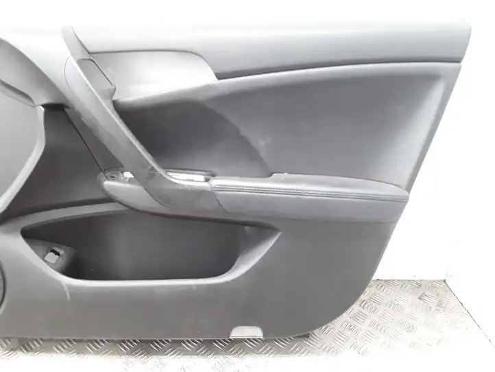 Honda Accord (2008 - 2016) Обшивка передней двери — фото 3