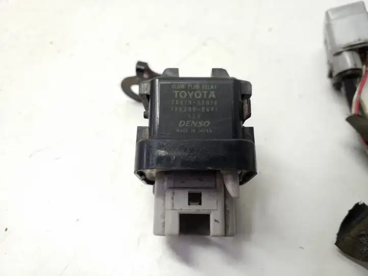 Toyota Avensis T270 (2009 - 2012) 1567000671 Реле накала свечей — фото 4