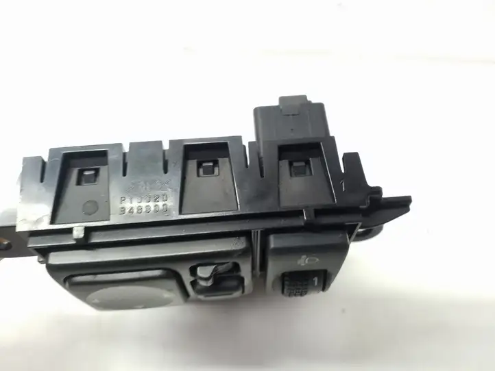 Nissan Juke I F15 (2010 - 2018) Блок кнопок на панели — фото 3