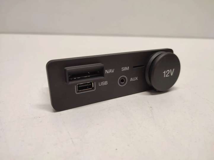 JX6319C166EA Jaguar F-Pace USB jungtis