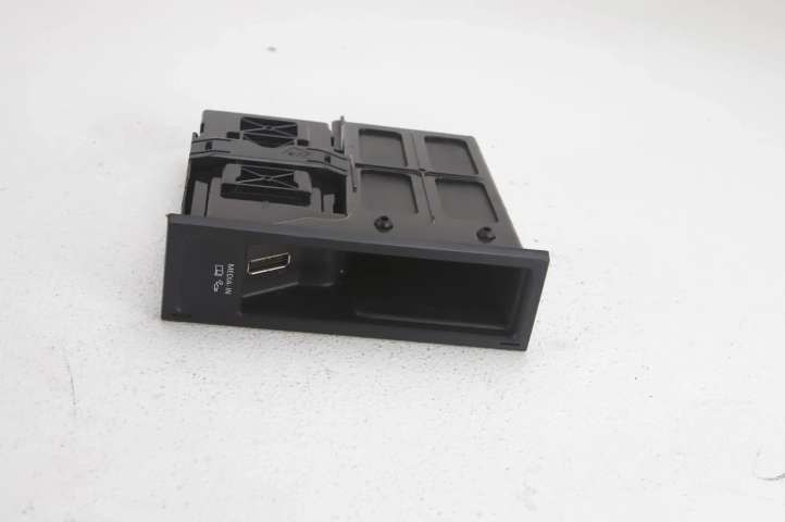 5N0035341H Volkswagen Tiguan USB jungtis