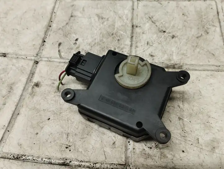 Opel Zafira B (2006 - 2008) 309370600A Двигатель задвижки потока воздуха — фото 5