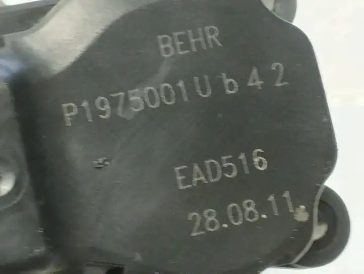 Peugeot 5008 (2009 - 2013) P1975001U Двигатель задвижки потока воздуха — фото 2