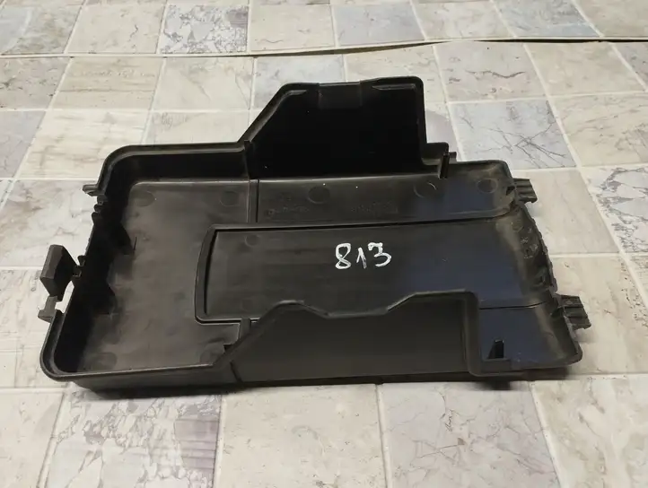 Volkswagen Golf V (2003 - 2009) 1K0915443A Крышка ящика аккумулятора — фото 4