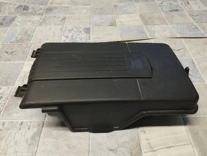 Volkswagen Golf V (2003 - 2009) 1K0915443A Крышка ящика аккумулятора — фото 5
