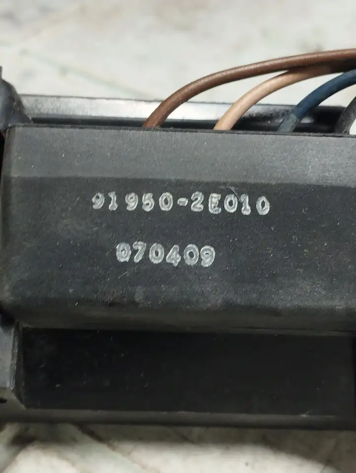 Kia Sportage (2008 - 2010) 919502E010 Датчик открытия багажника — фото 3
