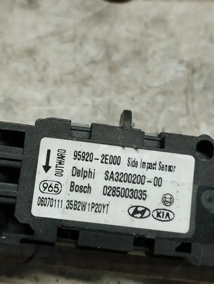 Kia Sportage (2008 - 2010) 959202E000 Датчик удара SRS — фото 2