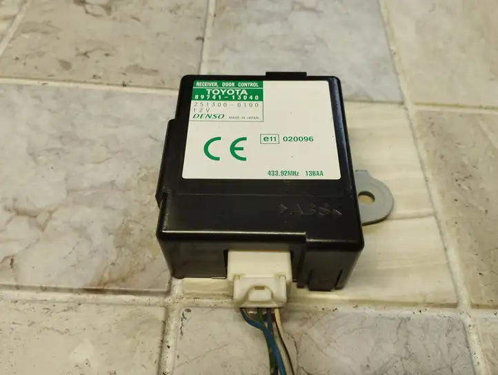 Toyota Corolla Verso E121 (2001 - 2004) 8974113040 Блок управления центральным замком — фото 1