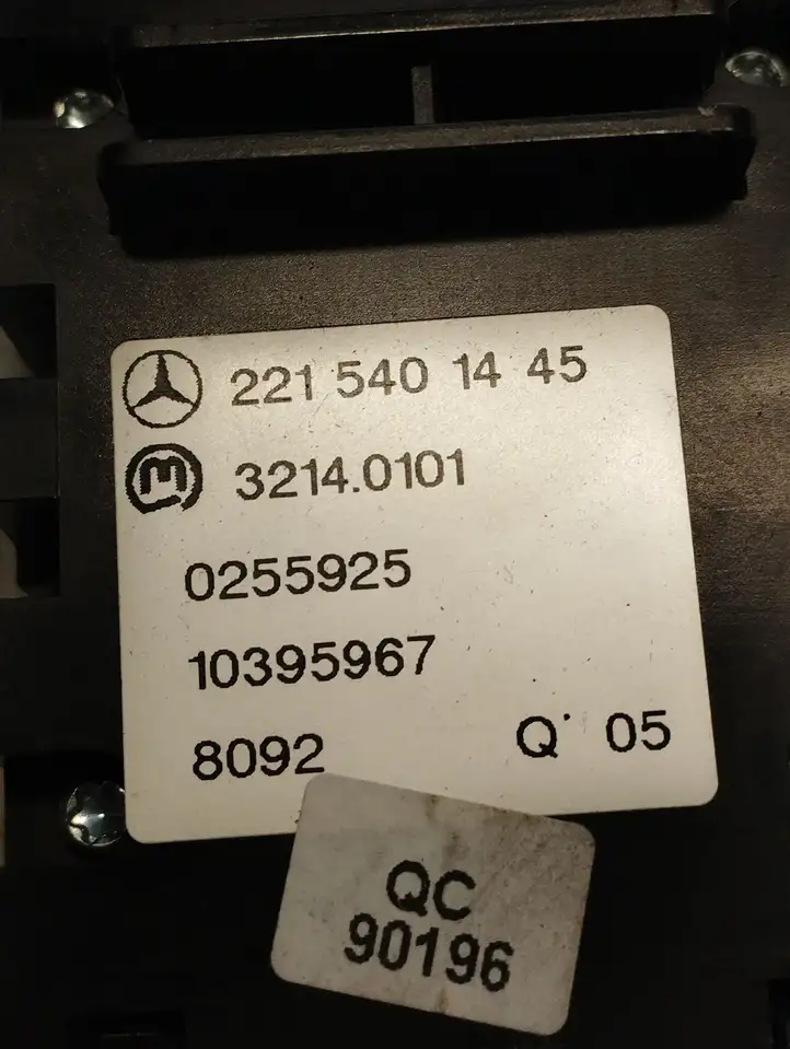 Mercedes-Benz S W221 (2005 - 2013) 2215401445 Кнопка ручного тормоза — фото 2